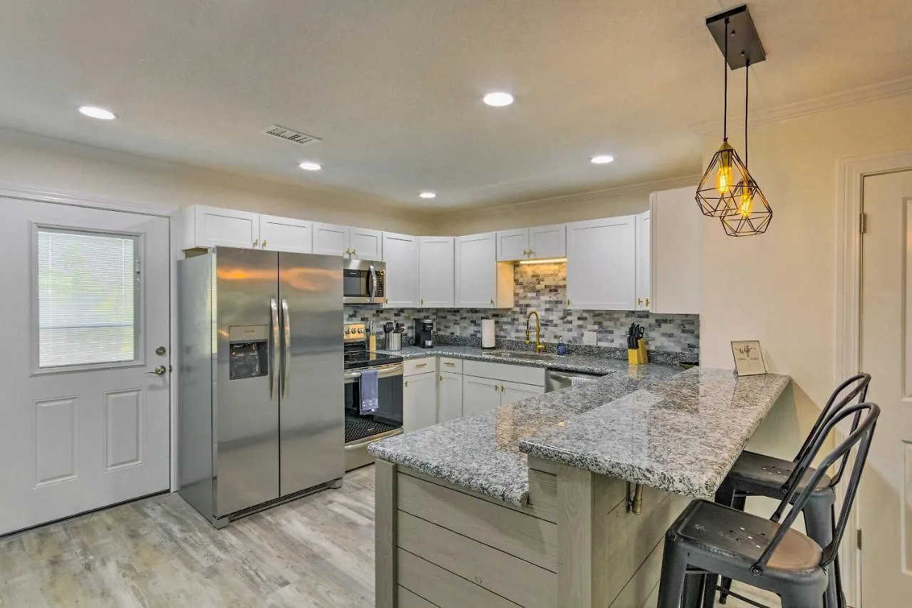Modern Miramar Beach Townhome, Walk To Ocean! Destin Holiday home