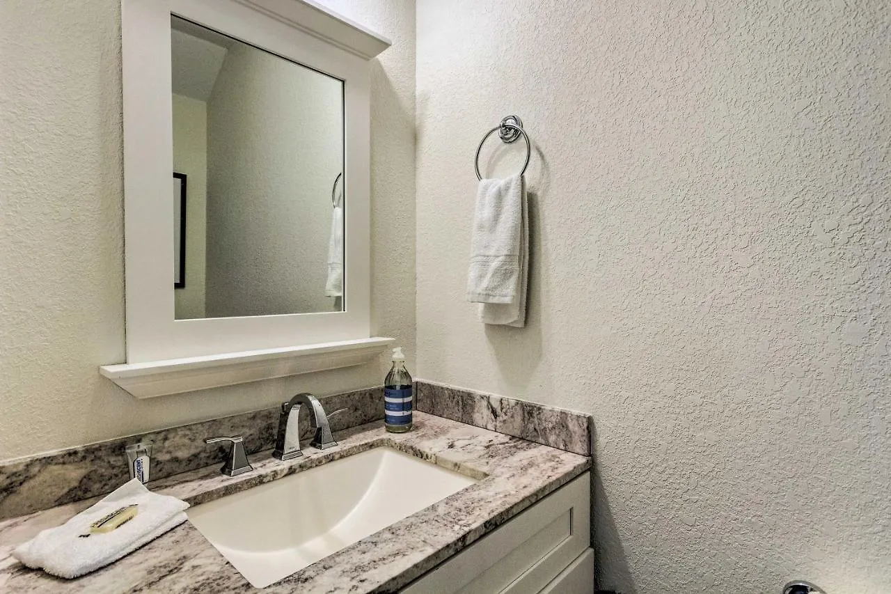 Modern Miramar Beach Townhome, Walk To Ocean! Destin Holiday home